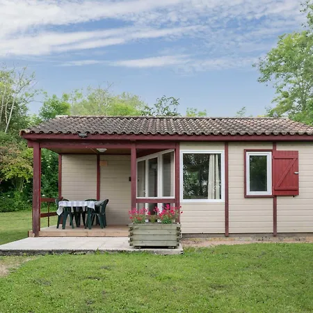 Campsite Le Mont Libre - & Espace Nature - *